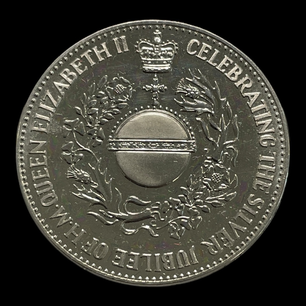 QE2 25 års medalje 1977 England Kronings- og valgmedaljer Sammensætning Kobber-nikkel Vægt 30 Gram Diameter 38 mm