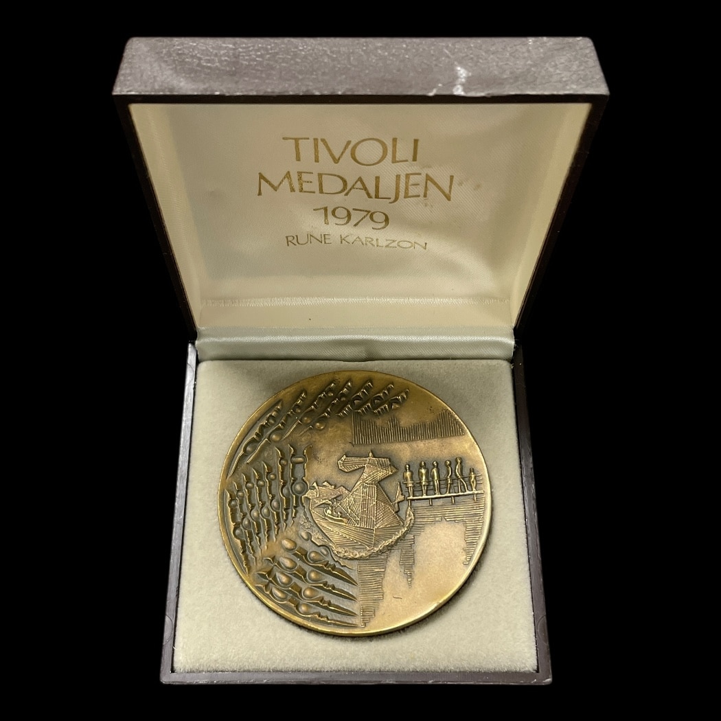 Tivoli Medaljen 1979 - Anders Nyborg Materiale: Bronze Vægt: 240 gram Modelfoto: Tilsvarende fremsendes.
