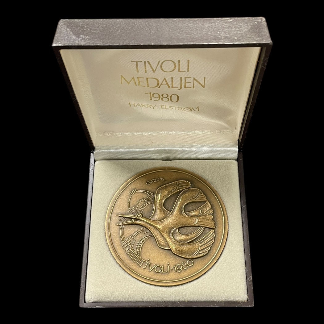 Tivoli Medaljen 1980 - Anders Nyborg Udført af Kauko Räsänen Materiale: Bronze Vægt: 254 gram Modelfoto: Tilsvarende fremsendes.
