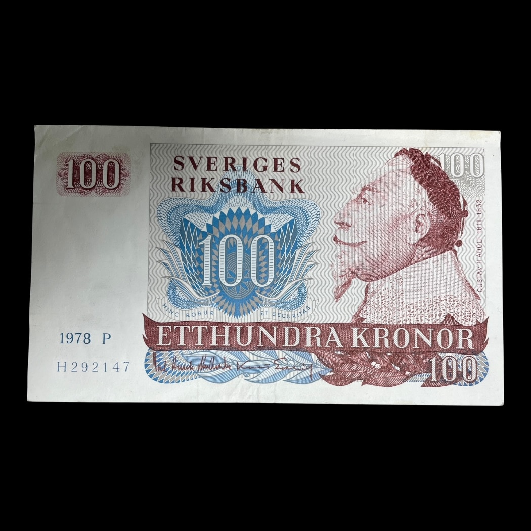 Standard pengesedler i omløb År 1965-1985 Værdi 100 Kroner (100 SEK) Valuta Krone (1873-dato) Kompositpapir Størrelse 140 × 82 mm